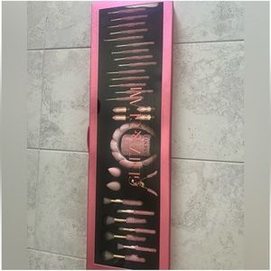 Glitz & Glam 30 Piece Pink Rhinestone Brush Set Make Up Tik Tok Viral